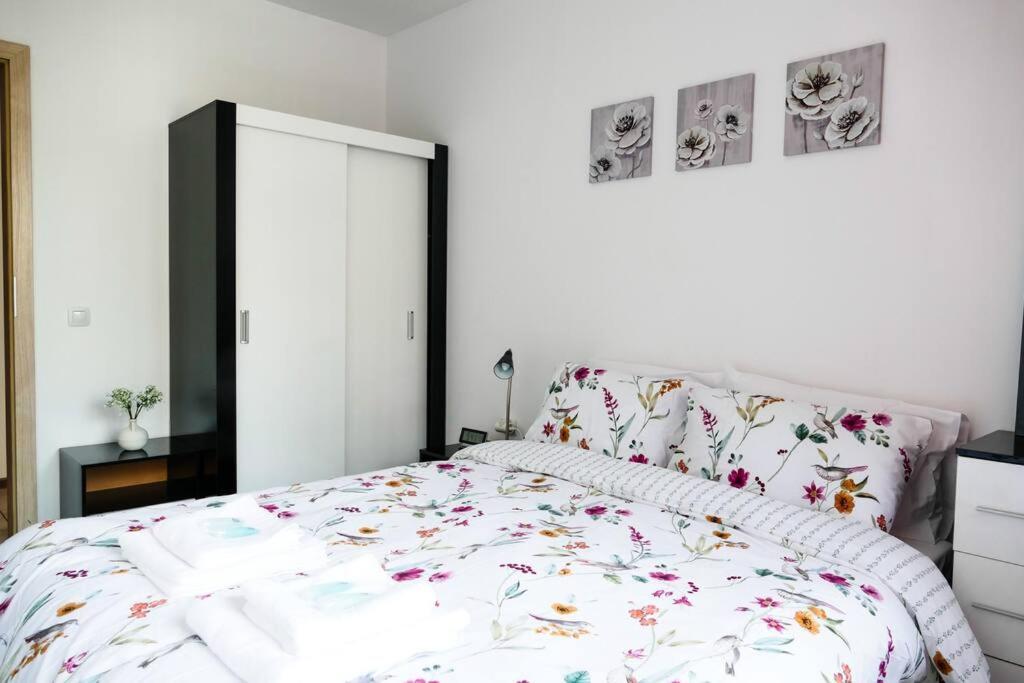 Modern & Bright 1Bd Apartment Near Main Square Plovdiv Exterior foto