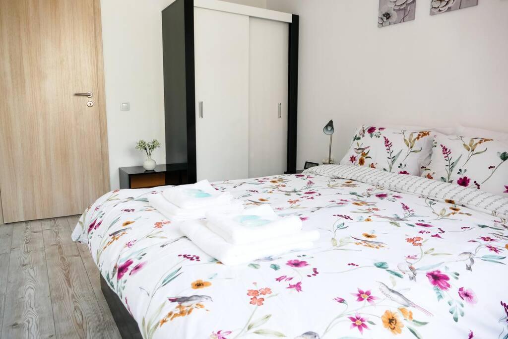 Modern & Bright 1Bd Apartment Near Main Square Plovdiv Exterior foto